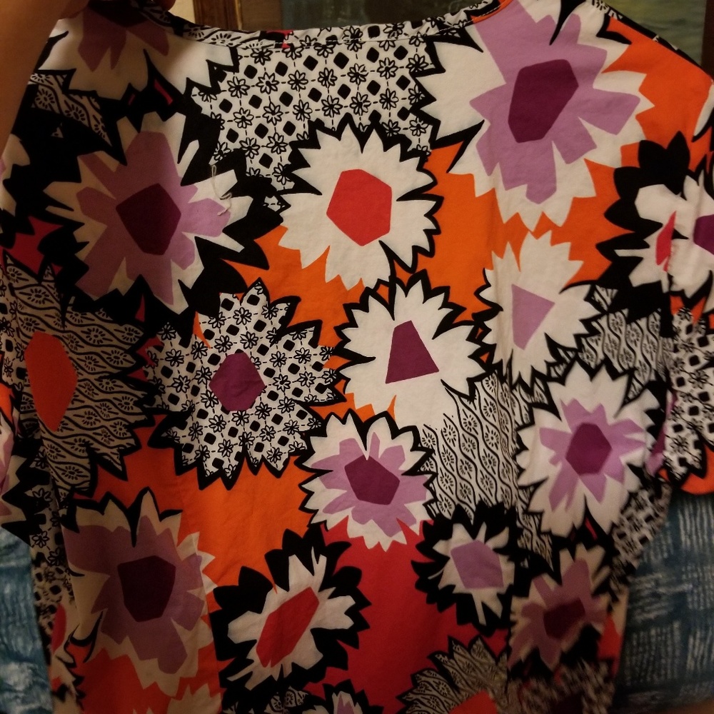 Butter Soft Scrub Top - Picture 2 of 3